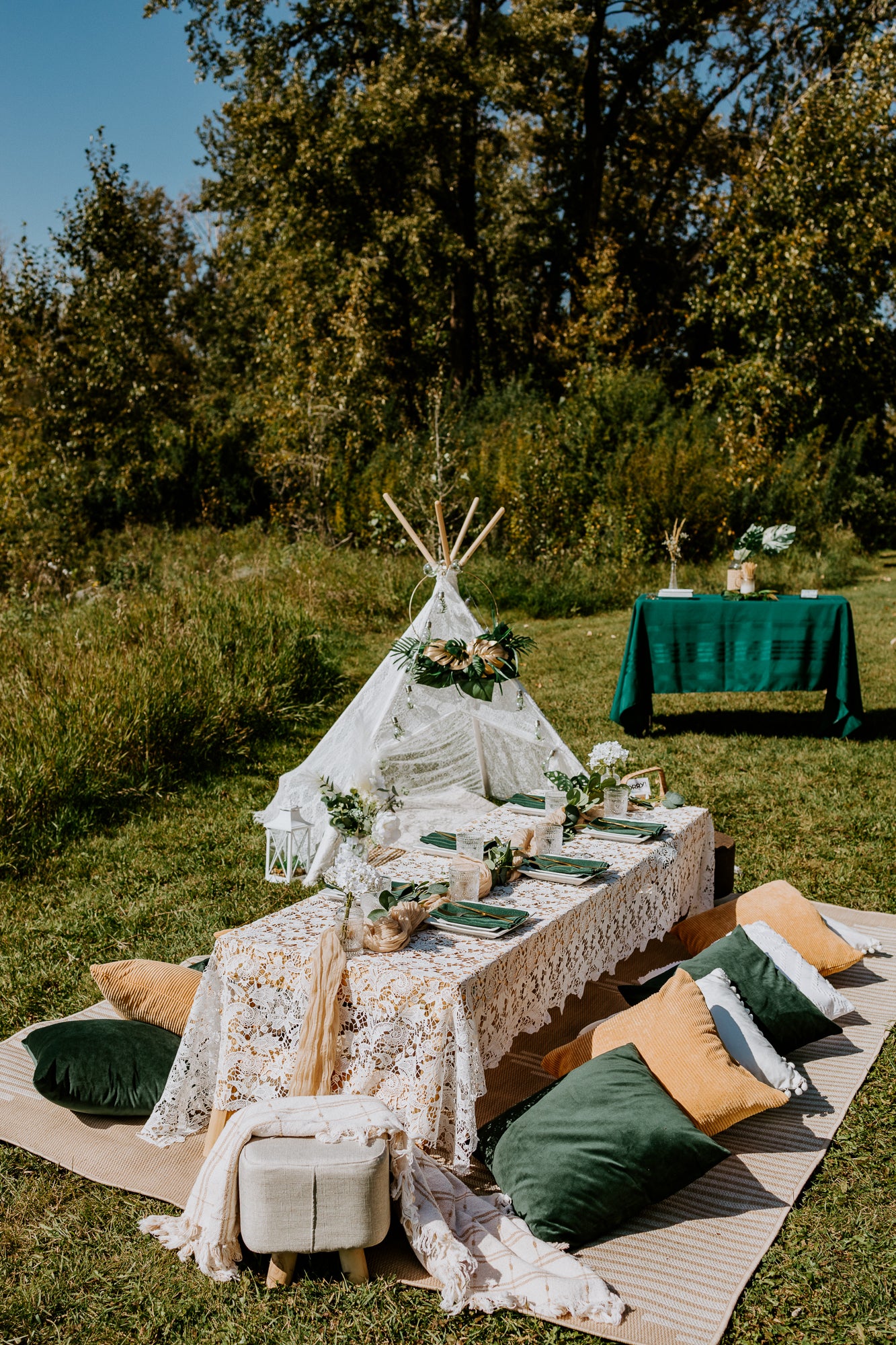 2-hour Picnic Experience (Boho Chic - Green & Gold)