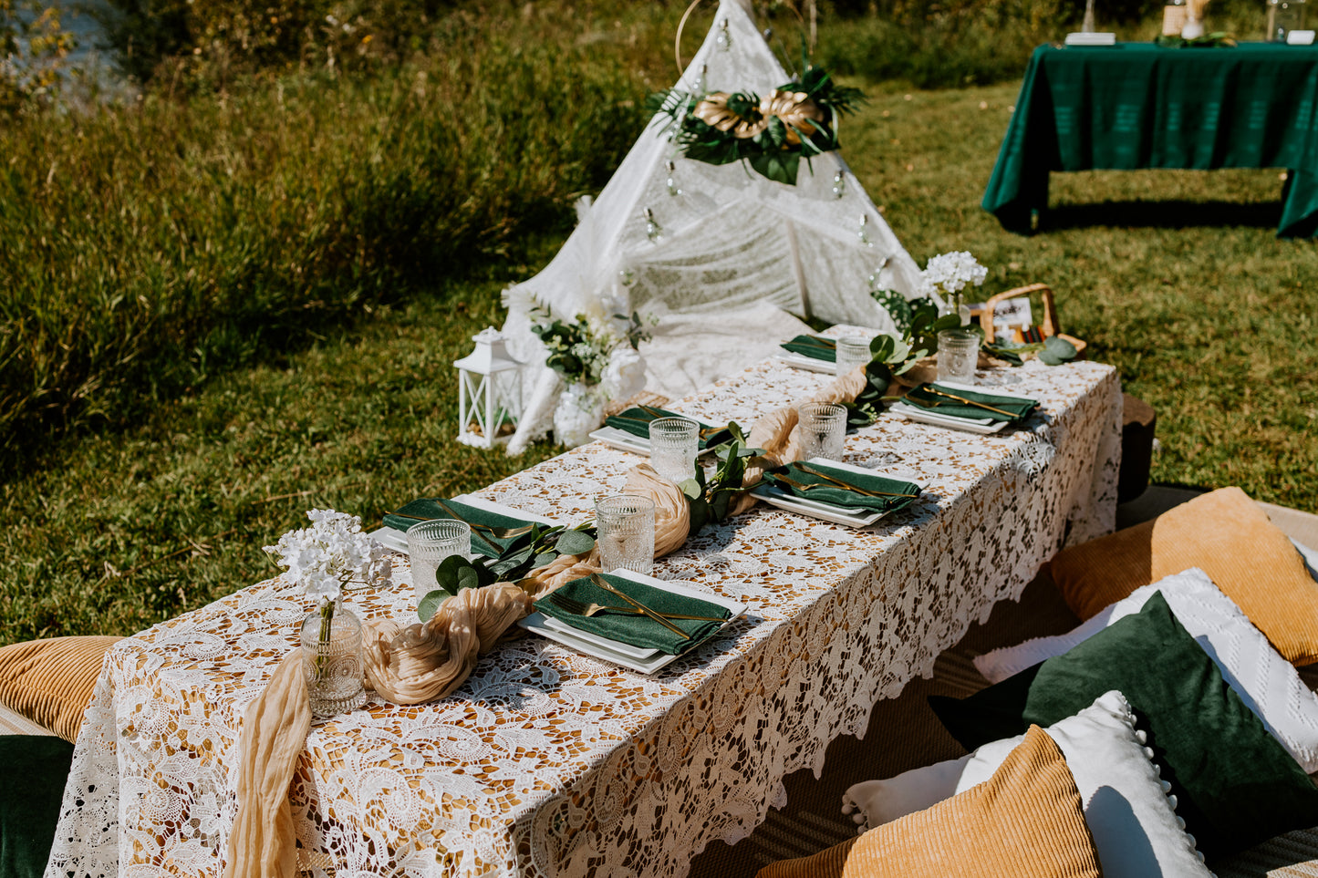 2-hour Picnic Experience (Boho Chic - Green & Gold)