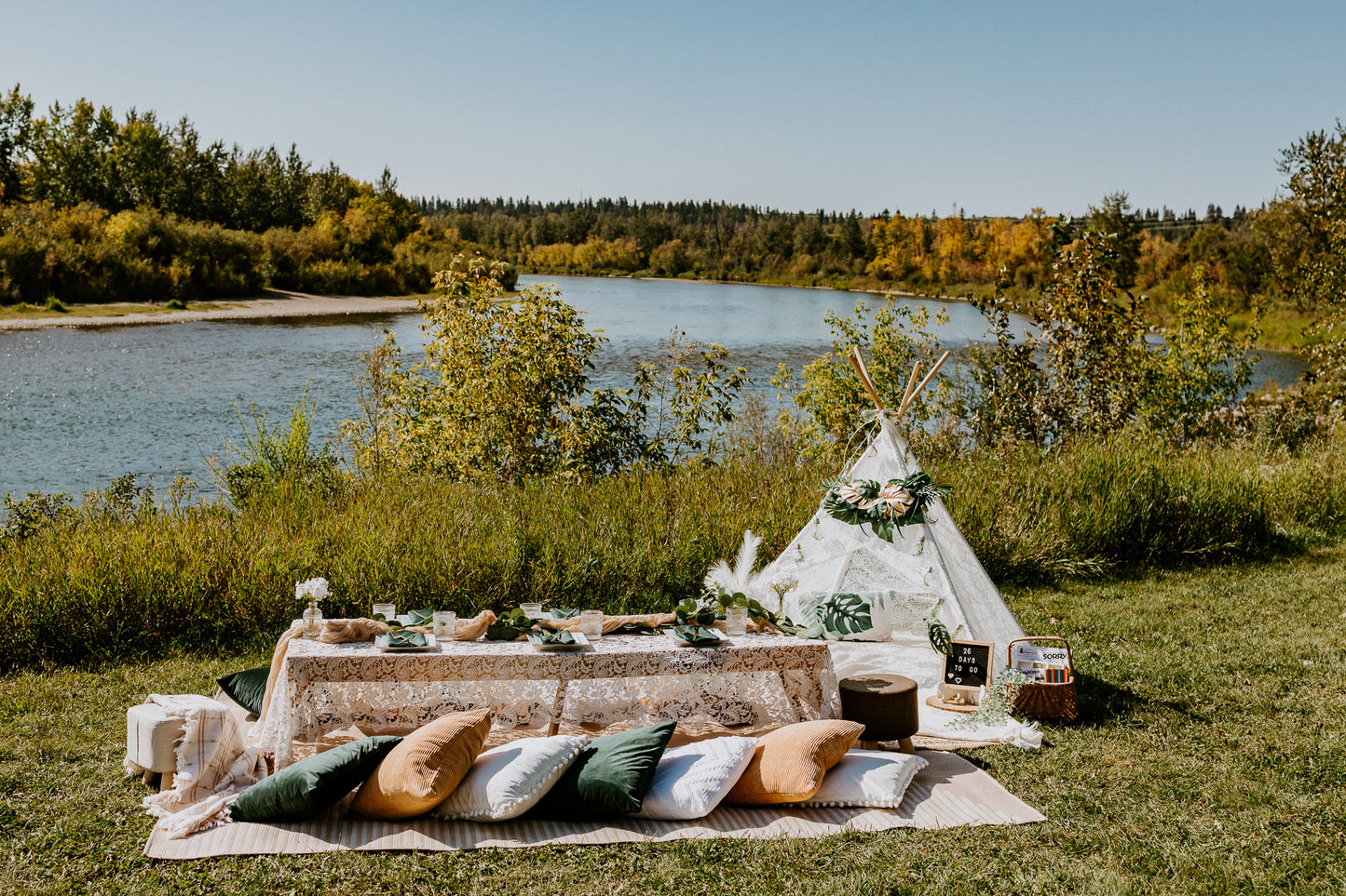 2-hour Picnic Experience (Boho Chic - Green & Gold)