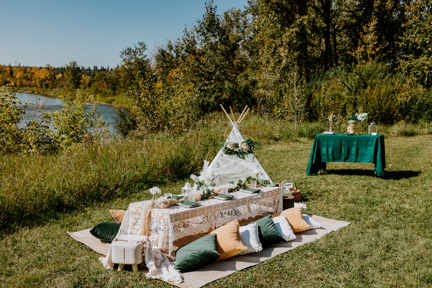 2-hour Picnic Experience (Boho Chic - Green & Gold)